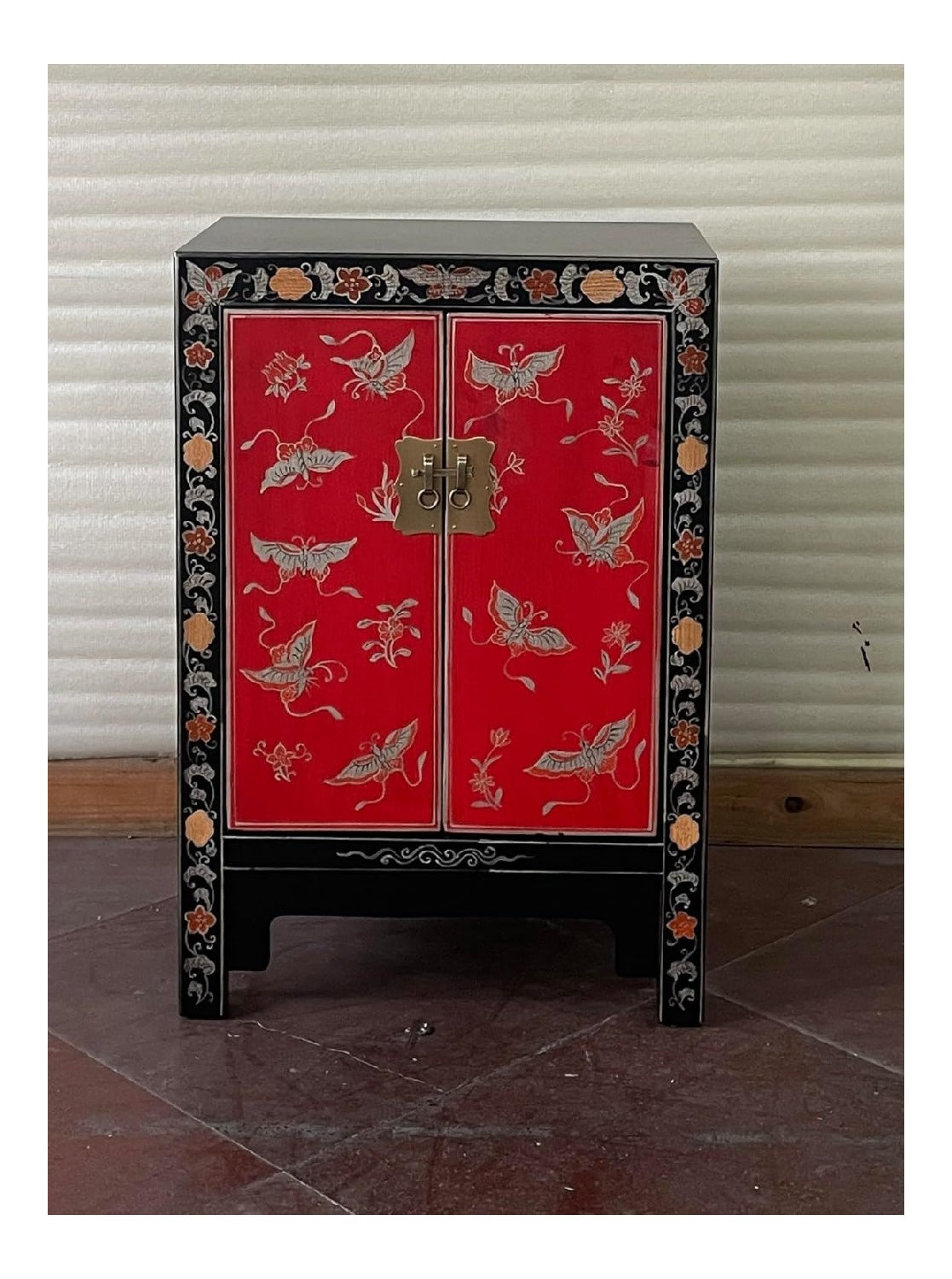Kunibert Antike chinesische Kommode Tibet Anrichte Asia Sideboard Chinakommode mit 2 Turen und 2 Regalablageflachen Breite57xHohe85cm Farbe: schwarz mit Silber